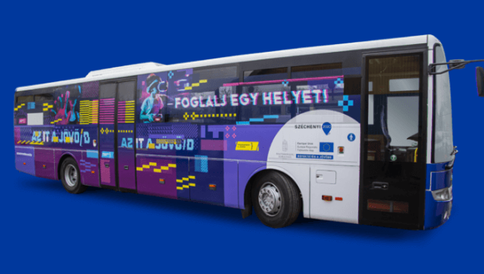 Kormányzati Informatikai
Fejlesztési Ügynökség Egyedi IT turnébusz berendezése, dekorálása