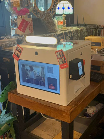 Raon mini photobooth inside a retail store