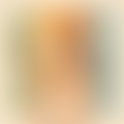 donna che si guarda allo specchio 