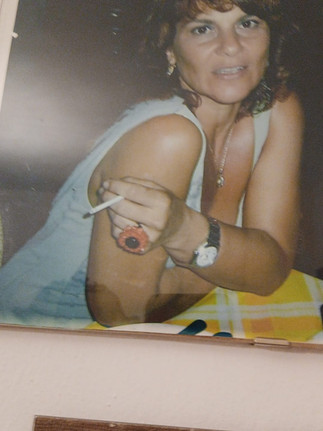 Silvana nei ricordi – stile anni ’70, libertà e nostalgia luminosa