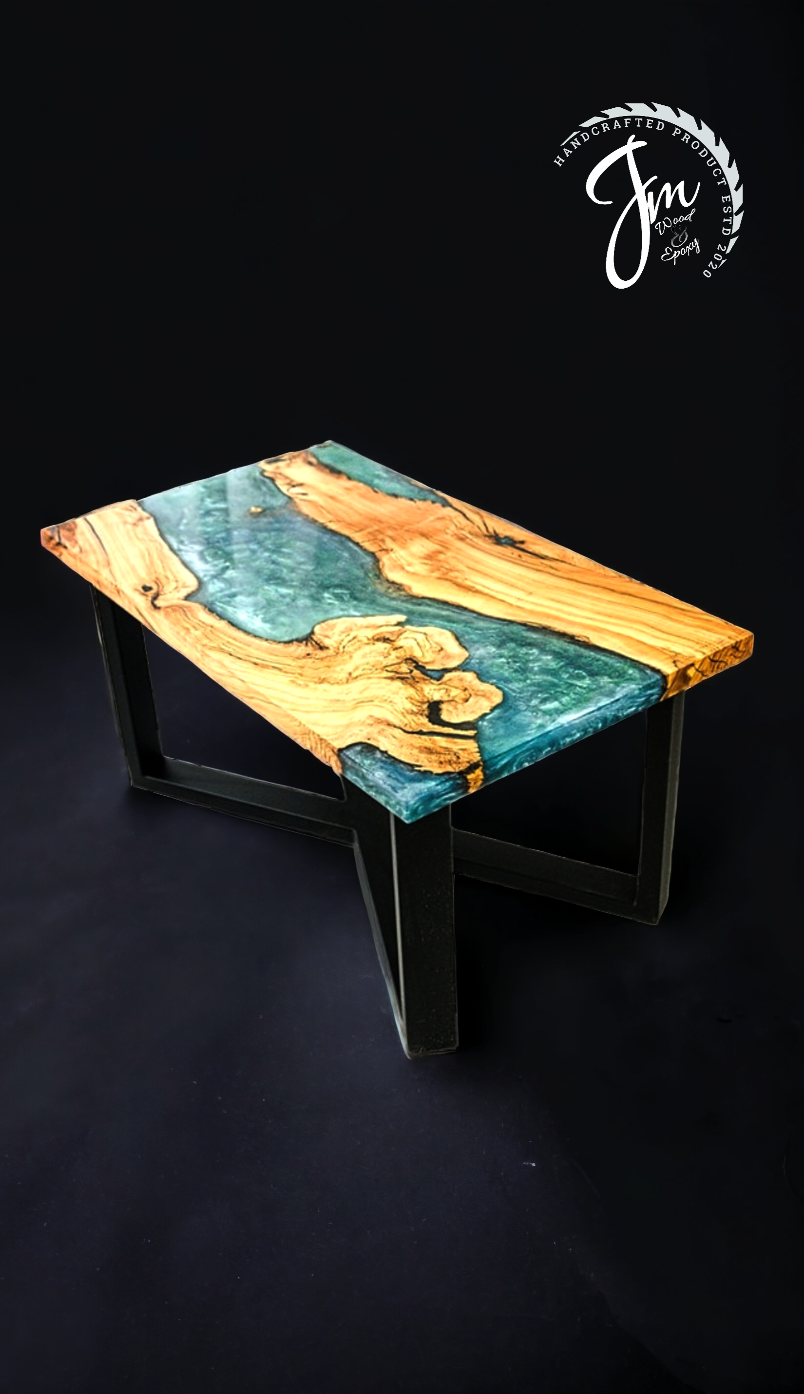 Stůl z epoxidové pryskyřice