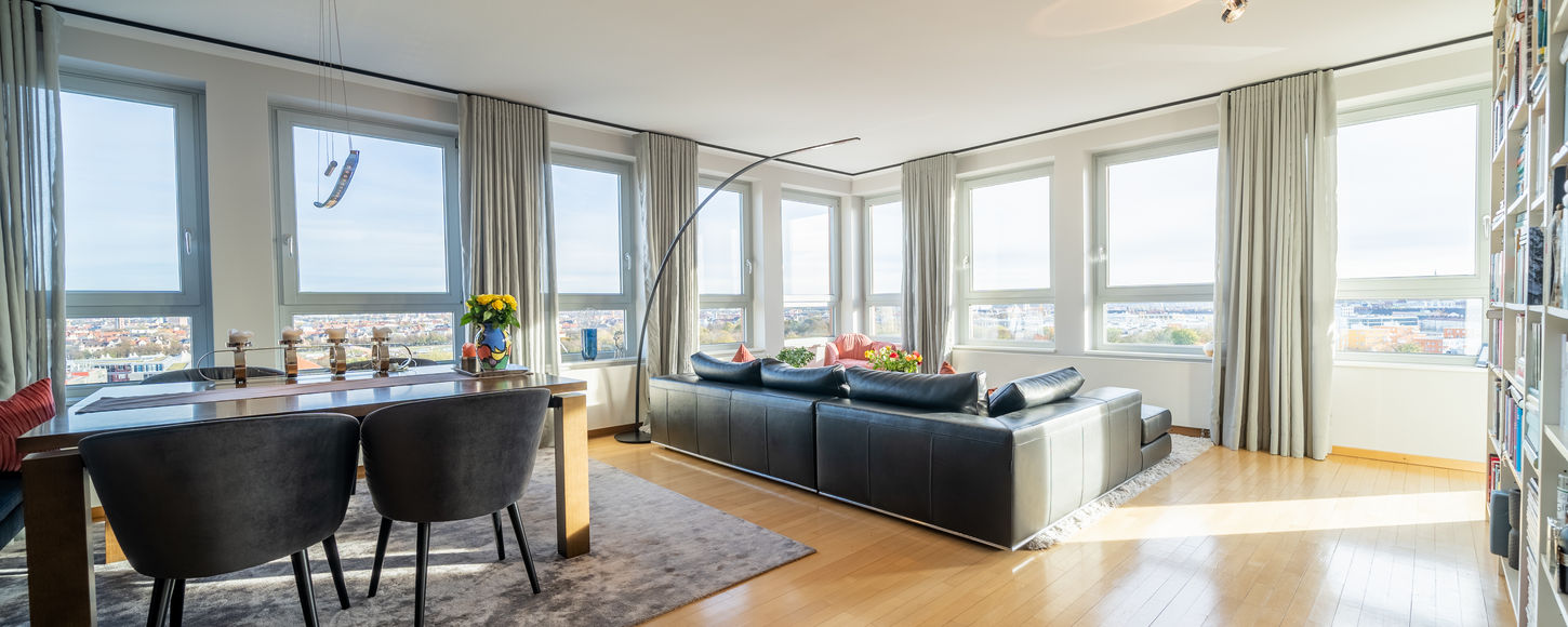 Wohn- und Essbereich mit Ausblick