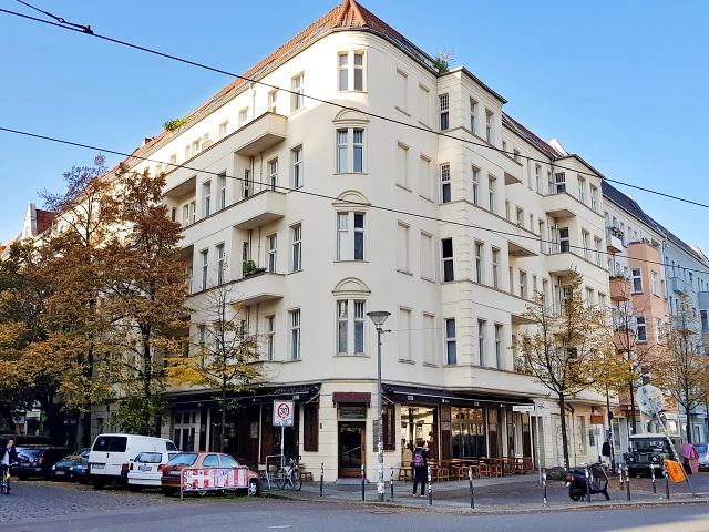 20171017_095958berlin-Wohnhaus-Immobilie.webp
