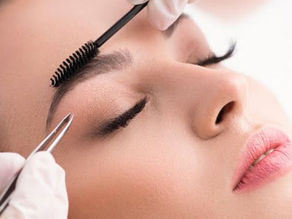 Remodelage des Sourcils : Avantages à Long Terme tout en gardant le Naturel