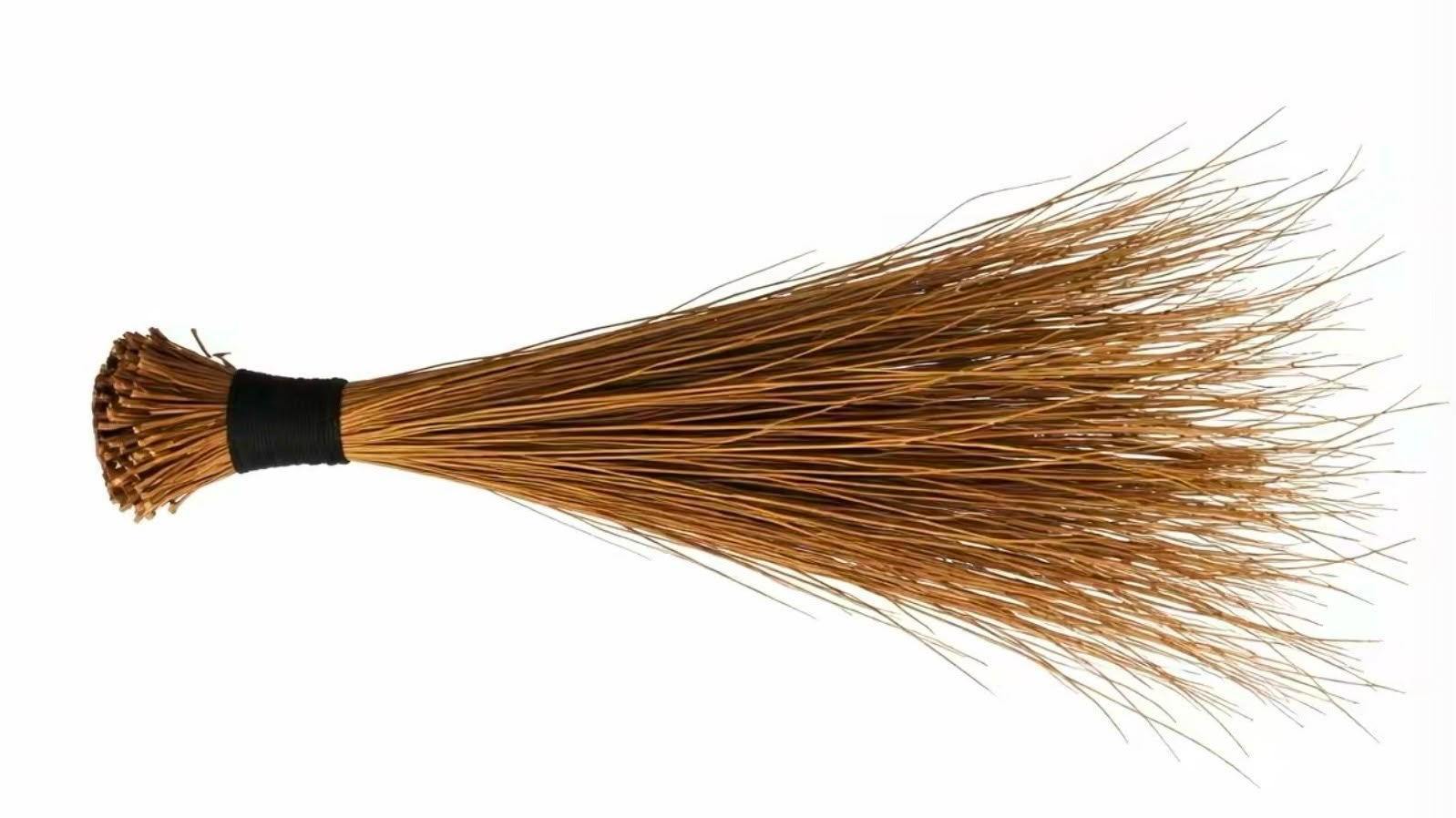Traditional Broom (Praye) - from Ghana