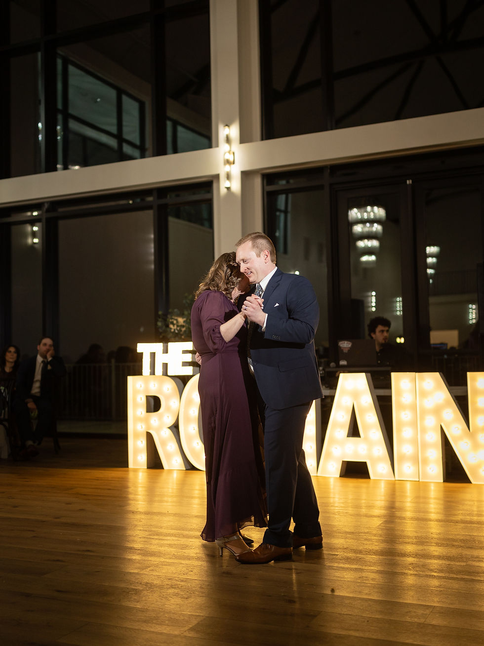 The groom and his mother dancing