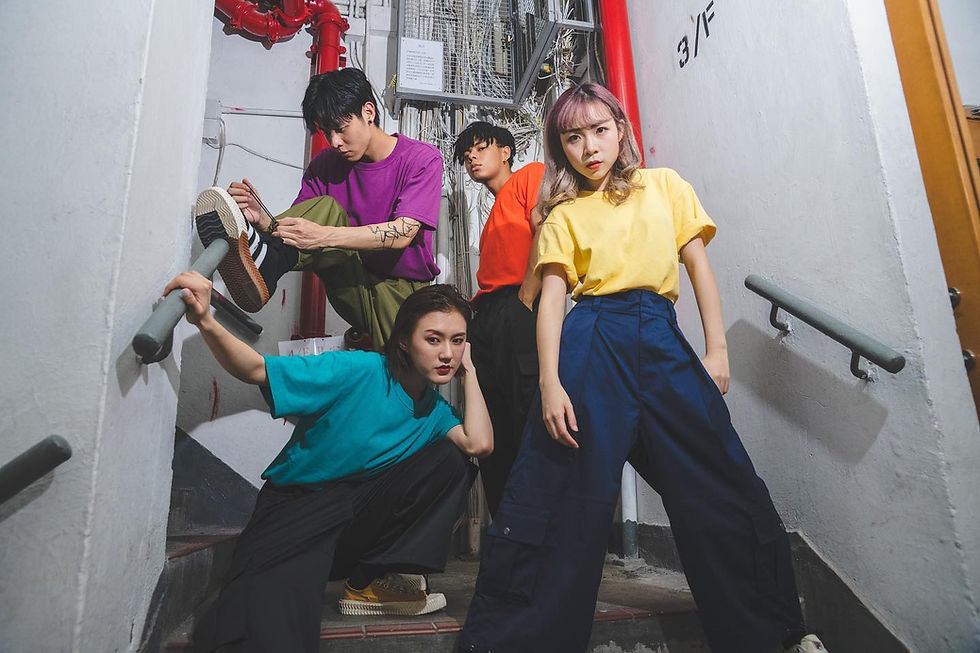 專業攝影團隊協同合作確保拍攝品質﻿ - Professional filming crew collaborating to ensure high shoot quality