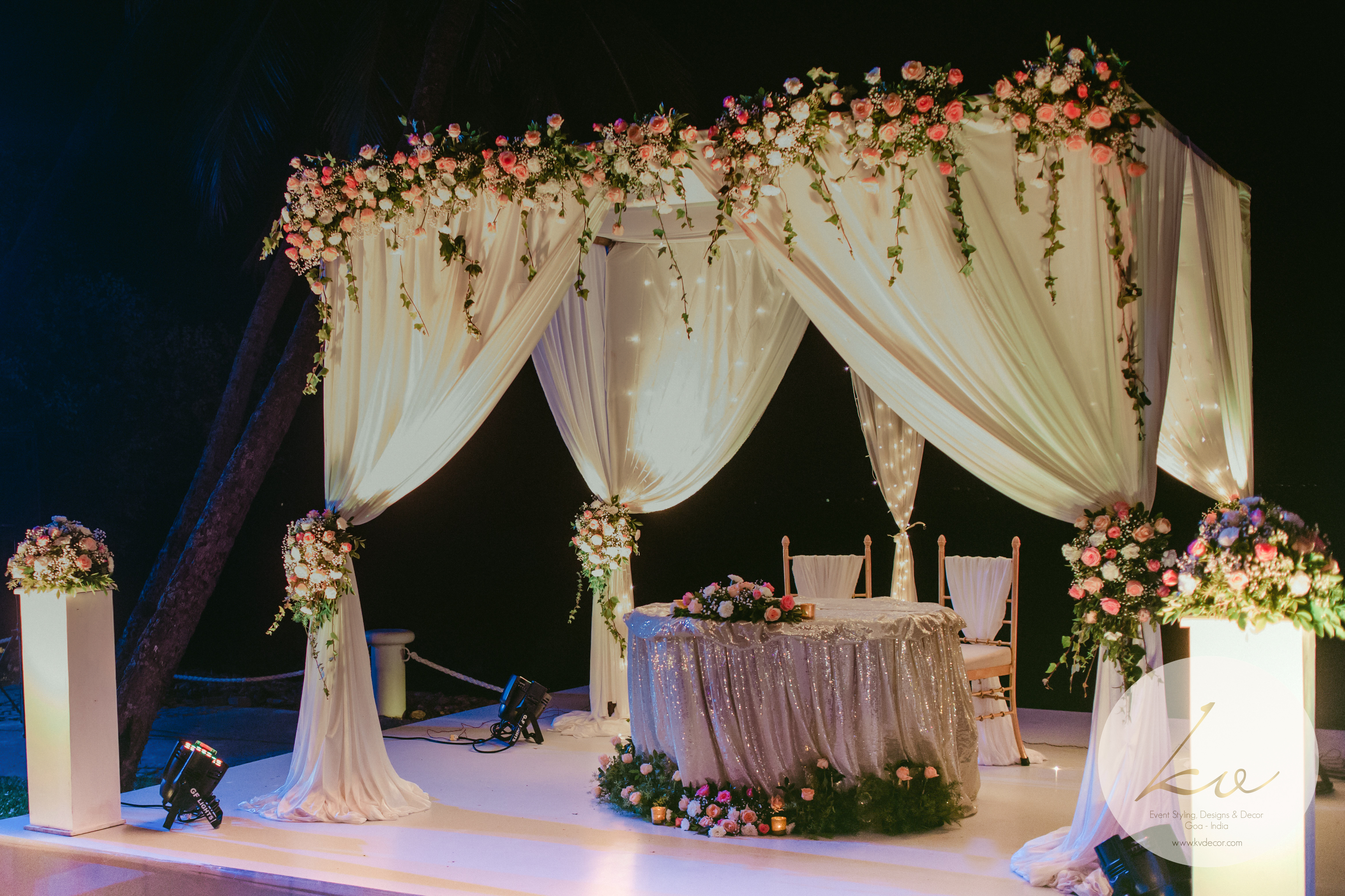 ... a sweetheart table setup!