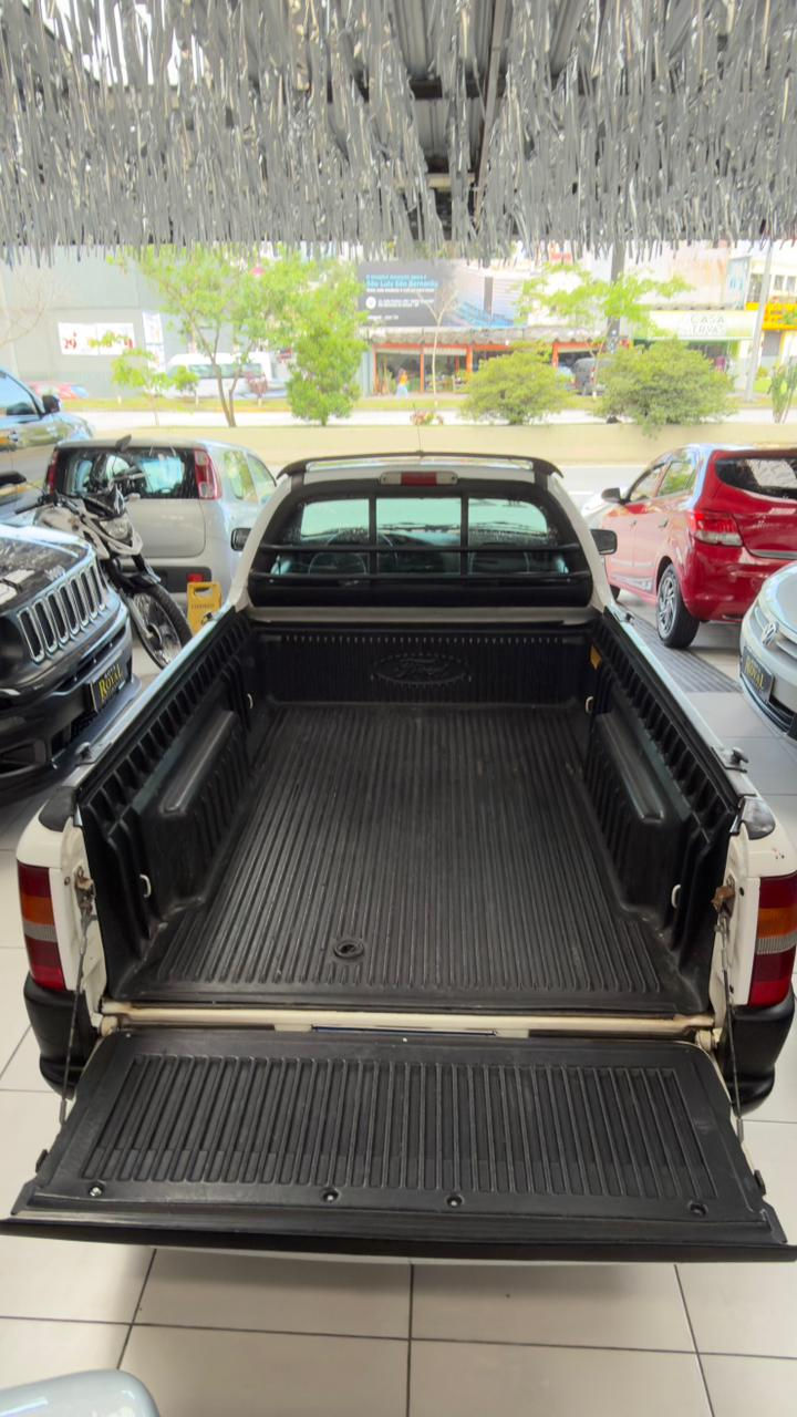 Miniatura: Courier 2012