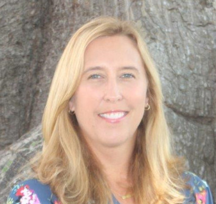 Dionne Harnish Head shot.jpg