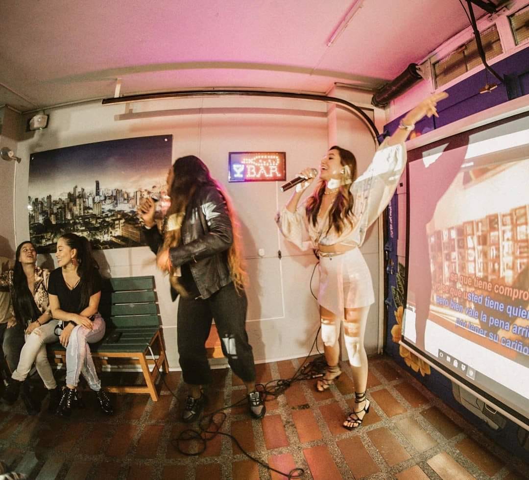 Bilingual Karaoke @Wandering Paisa (Laureles)