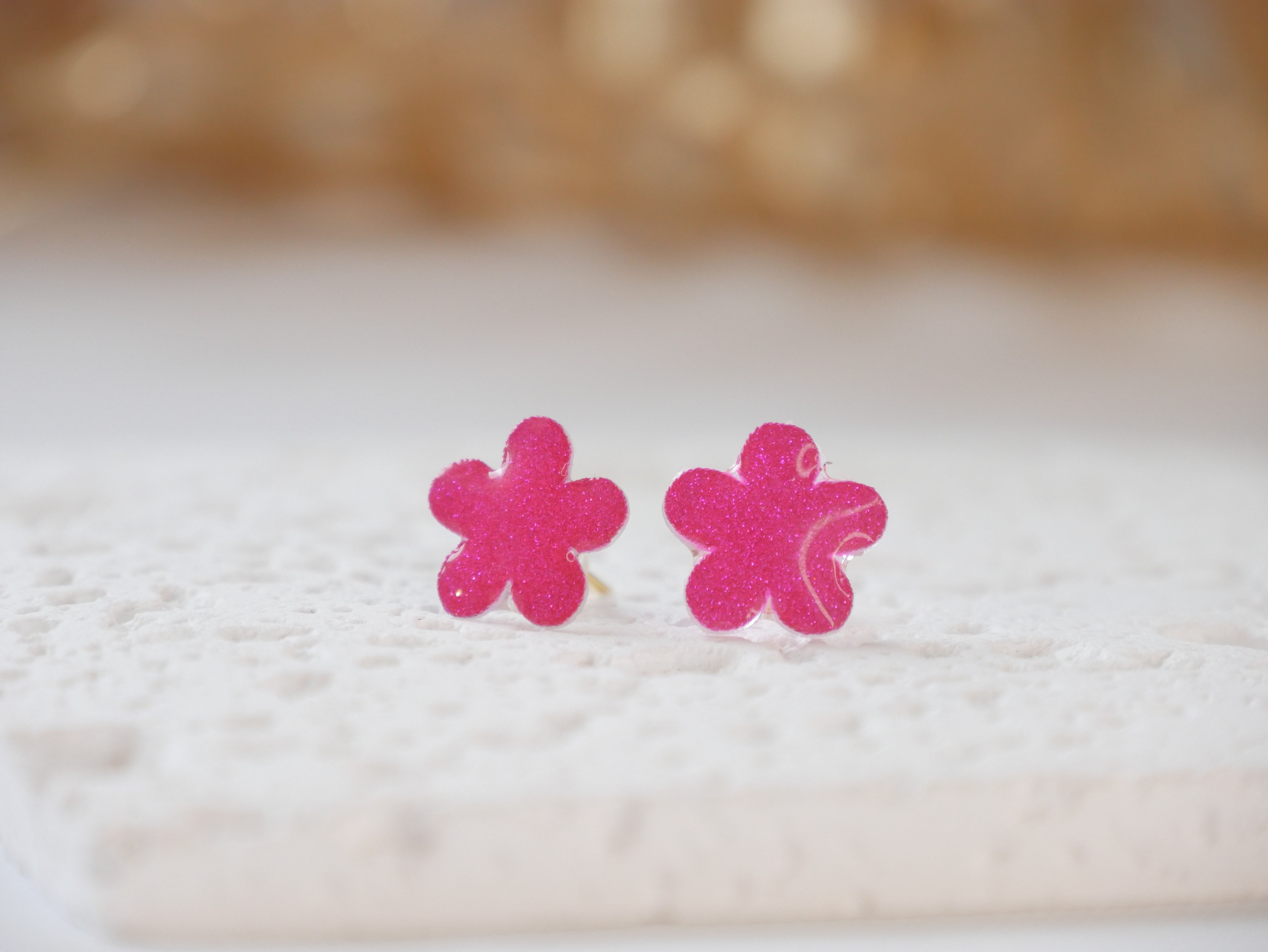 Boucles d'oreilles Keremma petite fleur rose paillettes