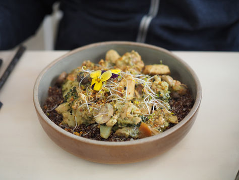 קינואה בפטריות ועשבי תיבול