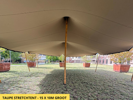 Taupe stretchtent van 150m² groot