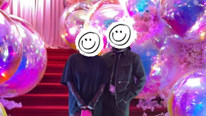 Opblaasbare iriserende zeepbellen bij de première van Wicked in Amsterdam