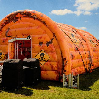 De rave bunker, opblaasbare tent