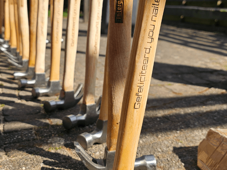 Hamers in groot aantal bestellen, met logo