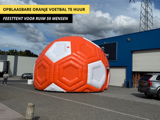 Opblaasbare dome-feesttent in vorm van een voetbal 