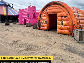 Gele badeend, roze kasteel en chemisch vat, allemaal feesttenten op Valtifest 2025