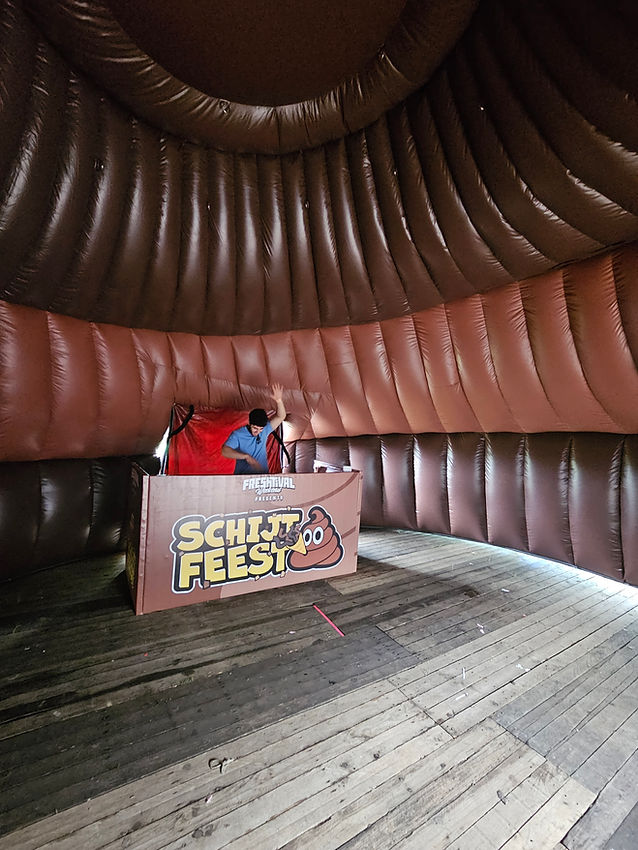 opblaasbare-poep-schijt-feesttent.jpg