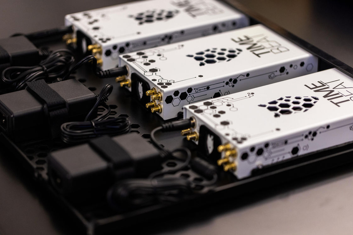 Timebeat Open Time Appliance with long rack