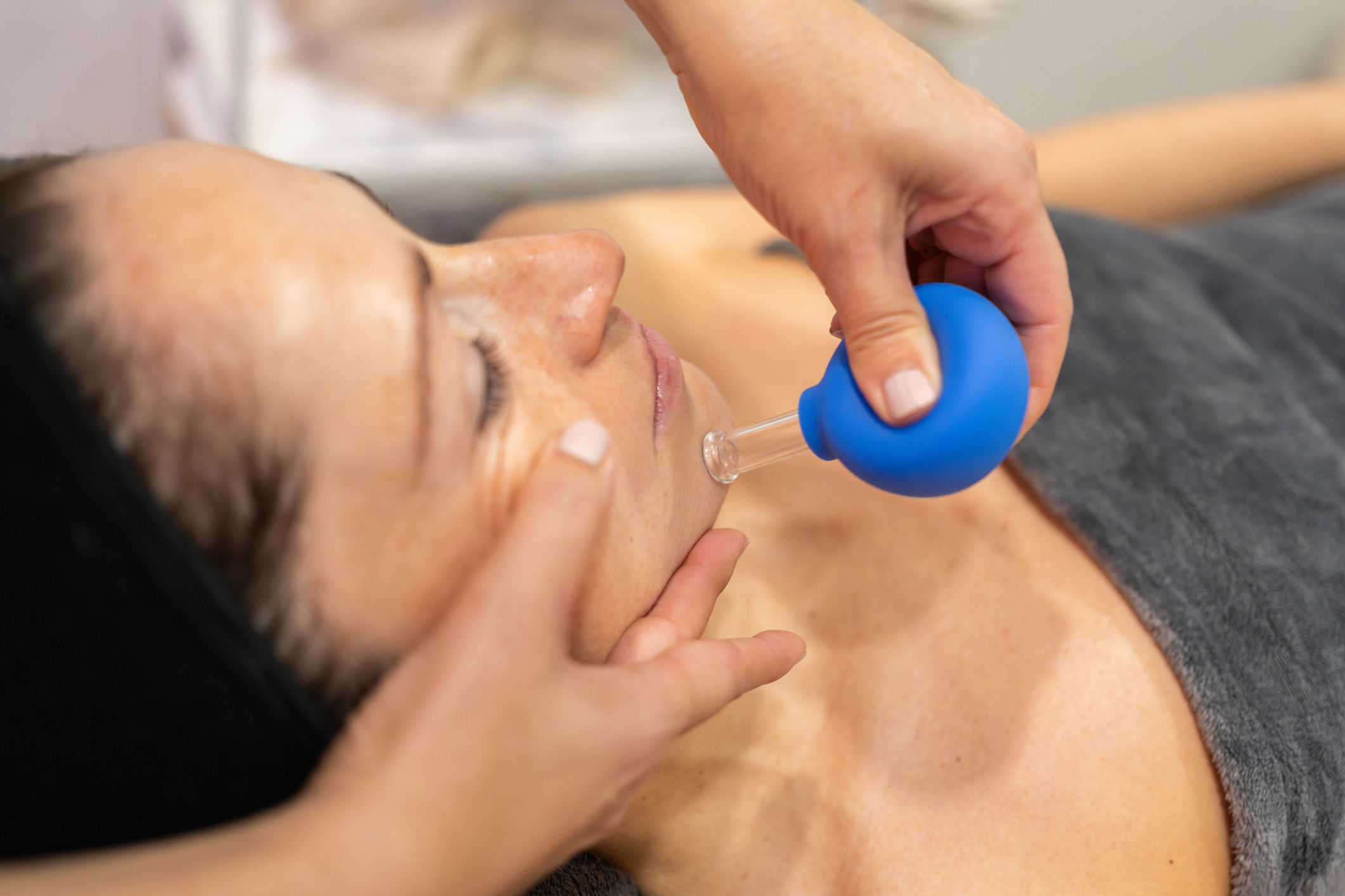 HOLISTIC FACIAL WITH FACIAL CUPPING