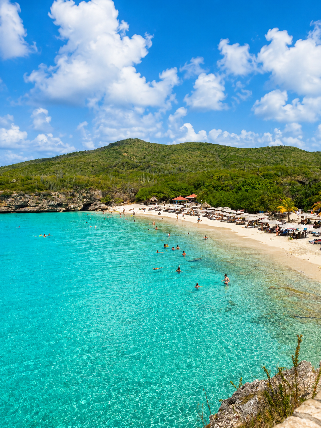 Grote Knip beach op Curaçao met turquoise water en view over Playa Kenepa Grandi