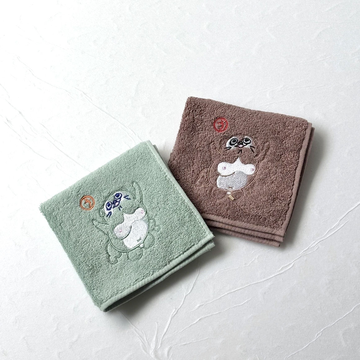 招き狸のハンドタオル(今治)・ Raccoon towel