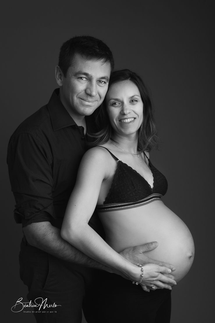 seance photo grossesse couple N&B