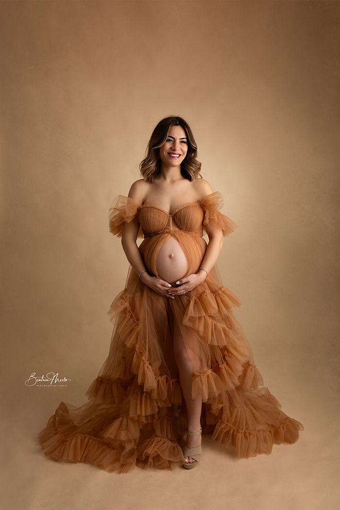 femme enceinte robe de princesse tons camel
