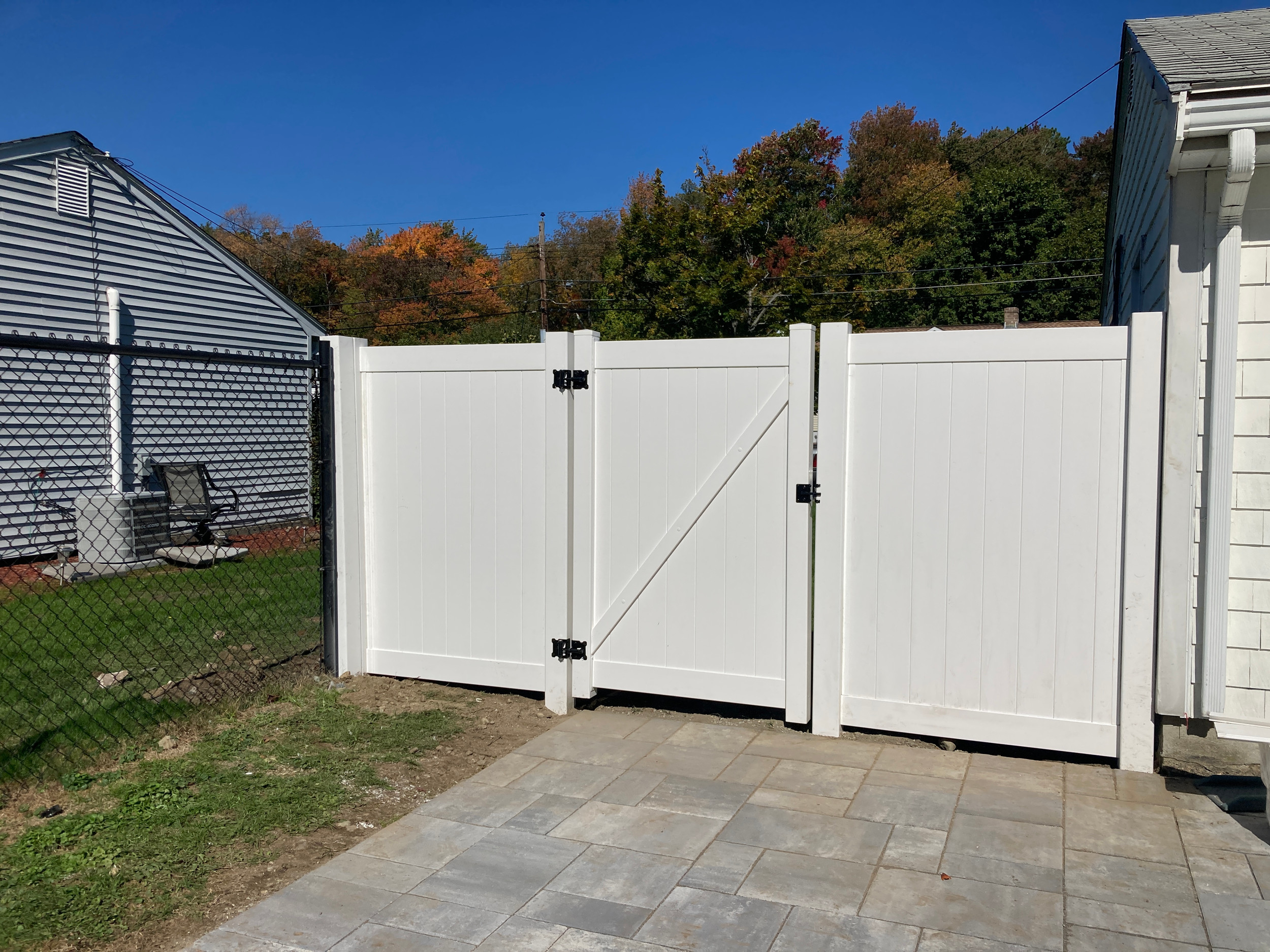 Is Vinyl Cheaper Than Wood Fence? A Comparison of Costs