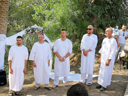 Pri_Hagafen_Taufe_edited.jpg