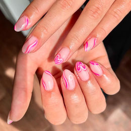 Swirly romantic nails