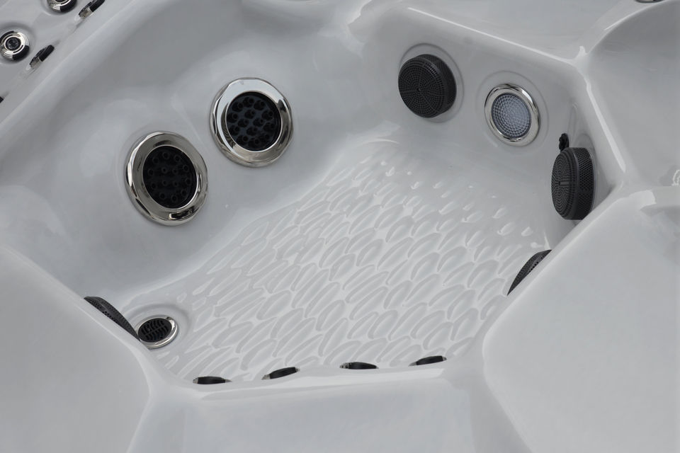 Dominion Spas L869 Hot Tub
