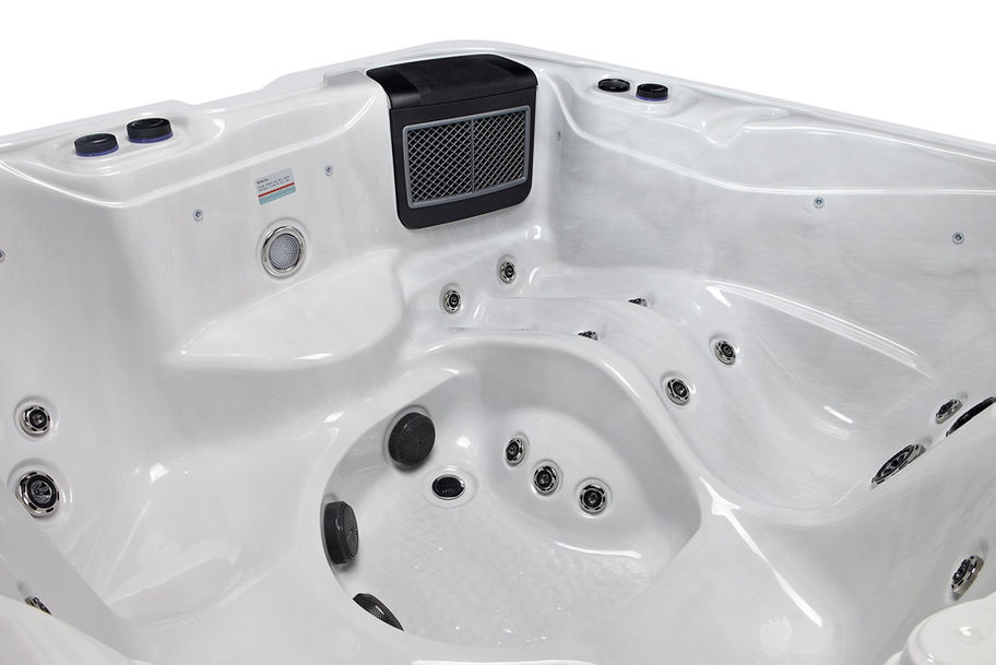 Dominion Spas L742 Hot Tub