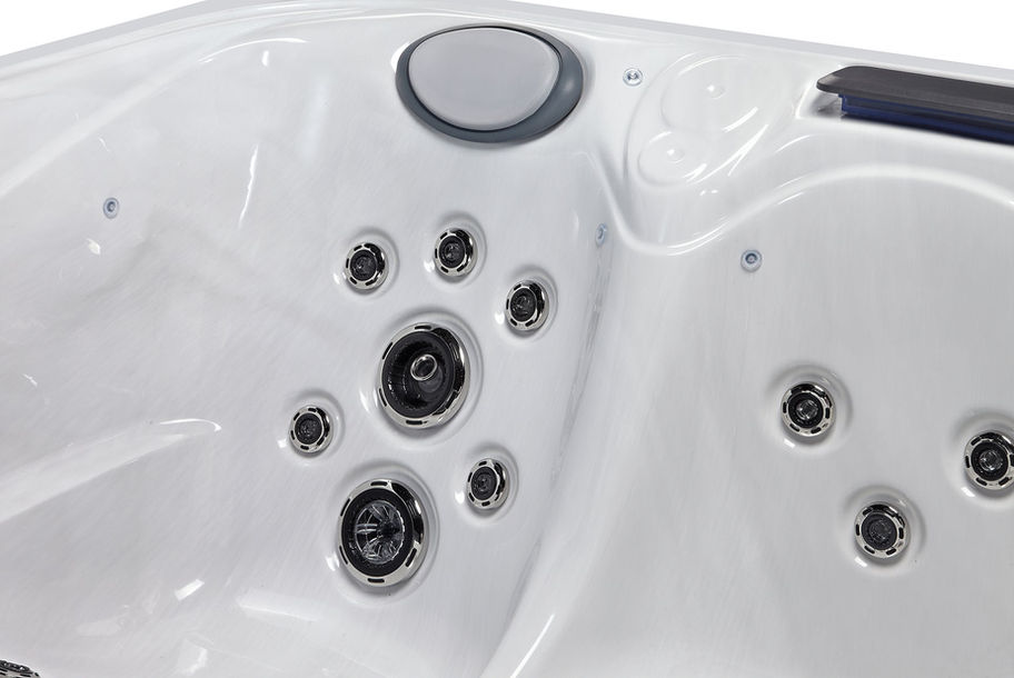 Dominion Spas L742 Hot Tub