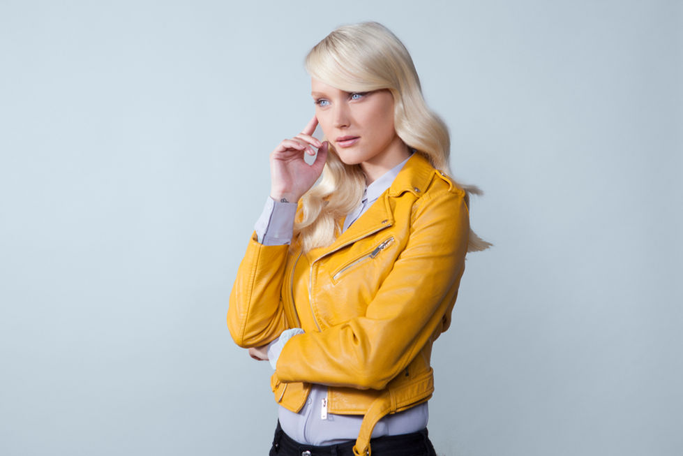 Mode-Modèle-Jaune-Veste