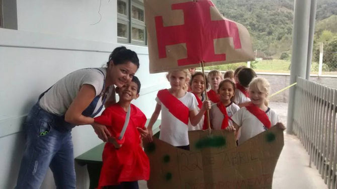 Turma do 1º ano realiza teatro na homenagem cívica