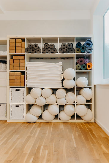DuYoga Kirchheim; Eine ungesunde Work-Life-Balance spiegelt sich in Rückenschmerzen & Verspannungen wider. Yoga bringt diese Ausgeglichenheit mit kraftvollen und dehnenden Übungen zurück.