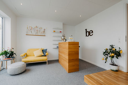 DuYoga Kirchheim; Eine ungesunde Work-Life-Balance spiegelt sich in Rückenschmerzen & Verspannungen wider. Yoga bringt diese Ausgeglichenheit mit kraftvollen und dehnenden Übungen zurück.