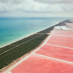 Las Coloradas, Yucatán México pink lake with salines, Rio Lagartos