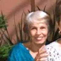 foto de aluna sorridente, contente em praticar taichi chuan e chi kung