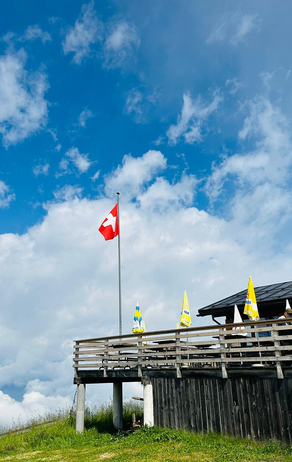 Berggasthof Piz Mundaun (2064 Meter ü. M.): Zu Fuss, mit Bike oder Sesselbahn erreichbar