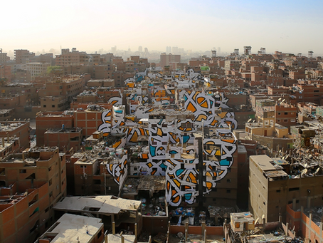 Quartier du Caire peint par l’artiste El Seed, illustrant la complexité des organisations humaines et la pluralité des points de vue