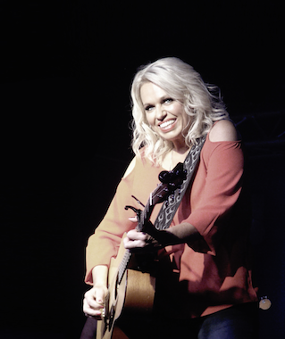 Beccy Cole live at Club Mudgee