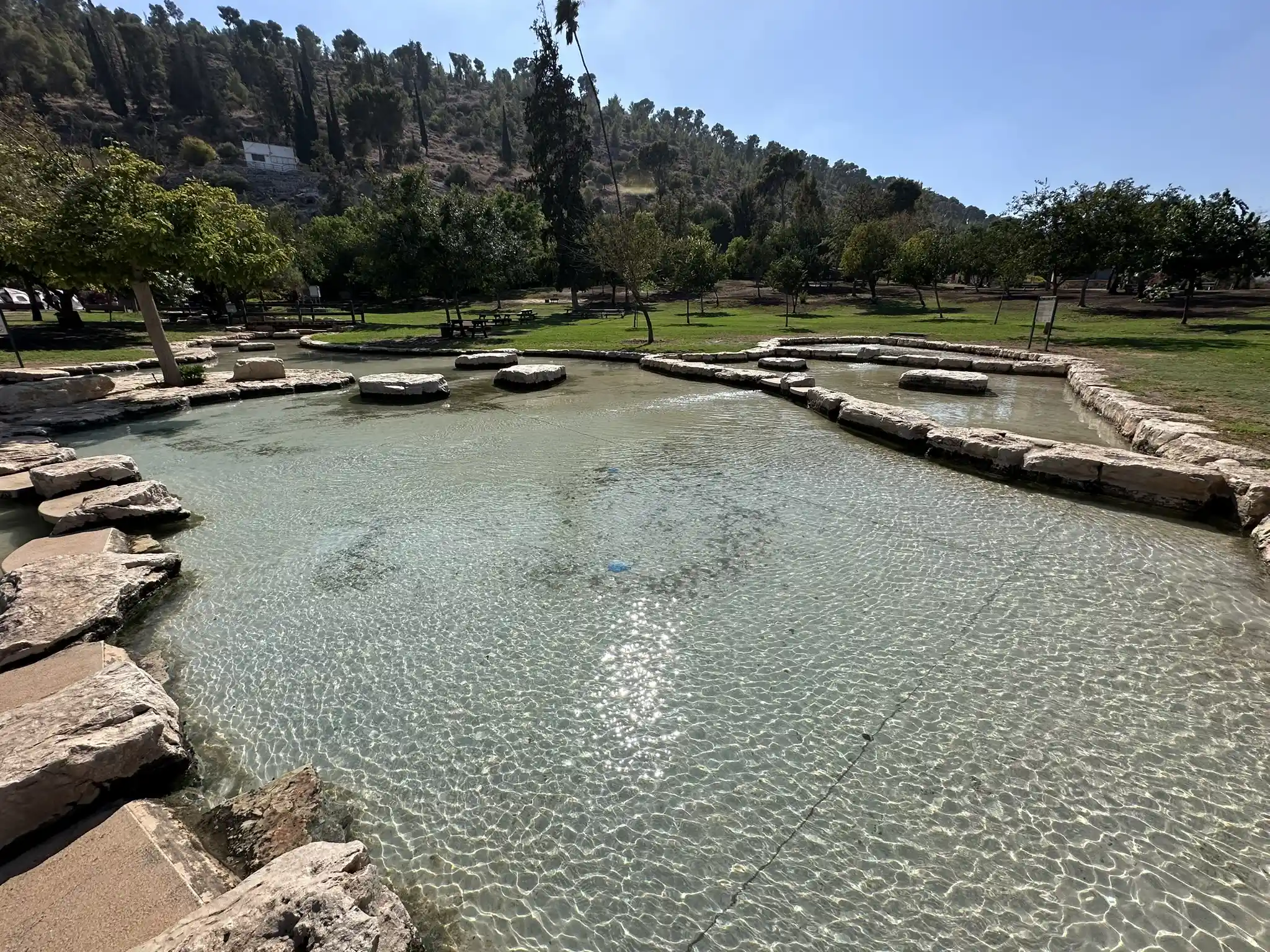 Вид на бассейны в Мааян Харод