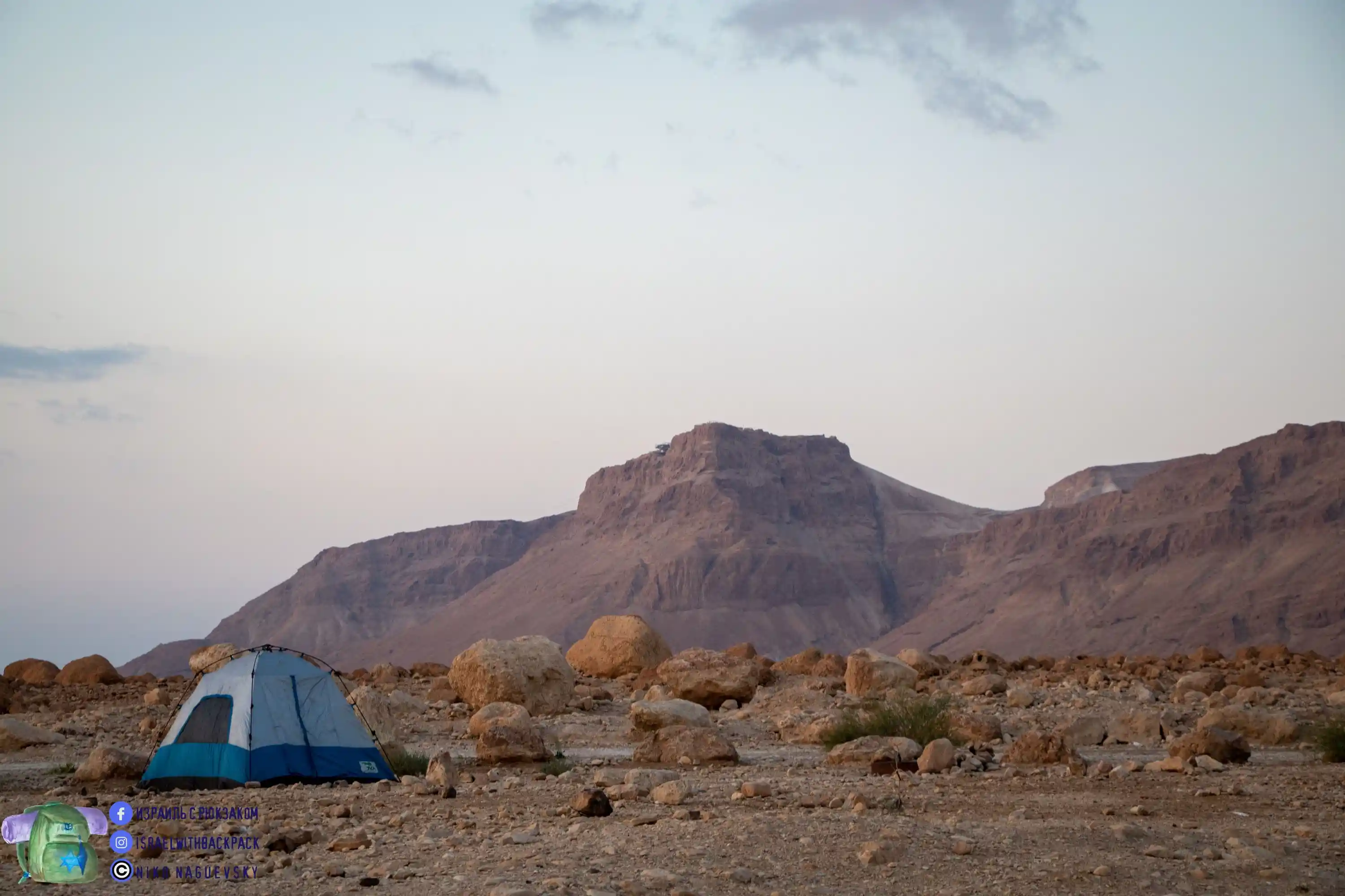 палатка в пустыне