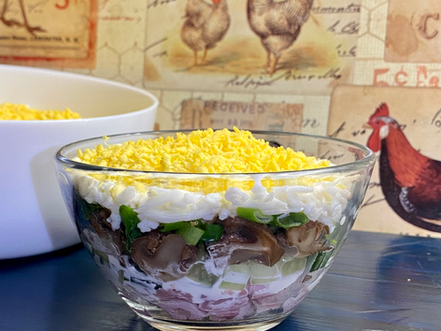 Салат из копченой курицы с шампиньонами
