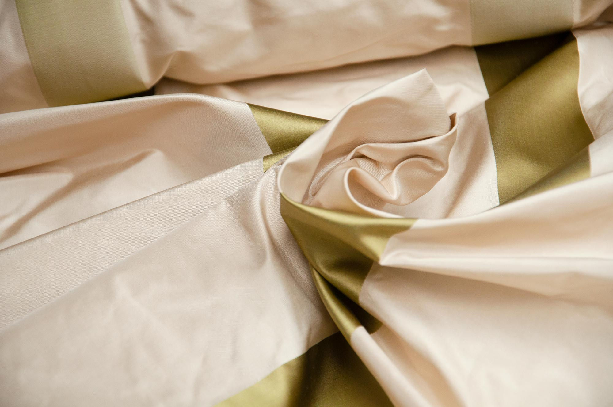 Μεταξωτός Ταφτάς Ριγέ Λαδί