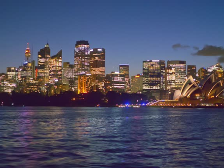 悉尼夜景天际线与科技灯光，Blue Wave Digital企业伙伴图